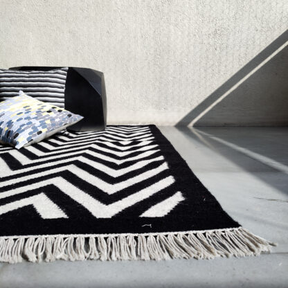 White Black zig zag Rug 4x6’ - Image 2